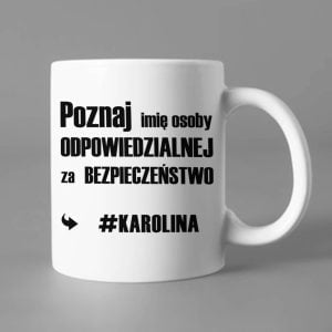 Na obrazku przedstawiono biały ceramiczny kubek z czarnymi napisami - Prezent BHP Proresult
