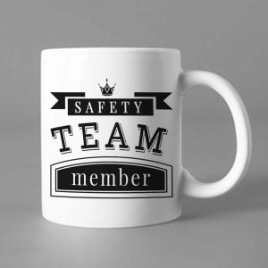 Na obrazku przedstawiono biały ceramiczny kubek safety team member - Kubek BHP Proresult