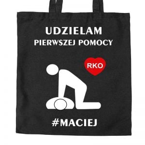 Na obrazku przedstawiono czarną torbę z napisem "udzielam I pomocy" - Pierwsza pomoc BHP Proresult