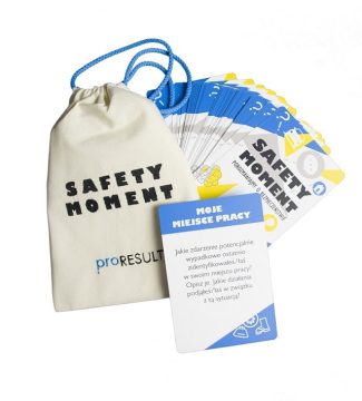 Na zdjęciu przedstawiona jest gra SAFETY MOMENT - Gra BHP Proresult, karty rozmów na temat bezpieczeństwa