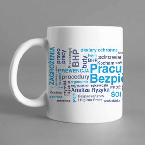 Na obrazku przedstawiono biały ceramiczny kubek z nadrukowanymi hasłami związanymi z bezpieczeństwem - Konkurs BHP Proresult