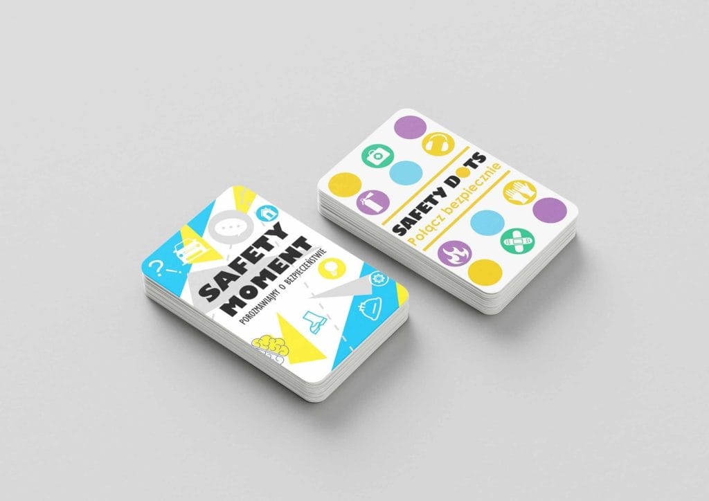 Na szarym tle leżą gry karciane BHP o nazwach Safety Moment oraz Safety Dots - Proresult Kultura bezpieczeństwa